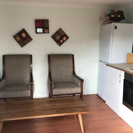 Cosy Cottage Annex In Fairlop Илфорд Экстерьер фото