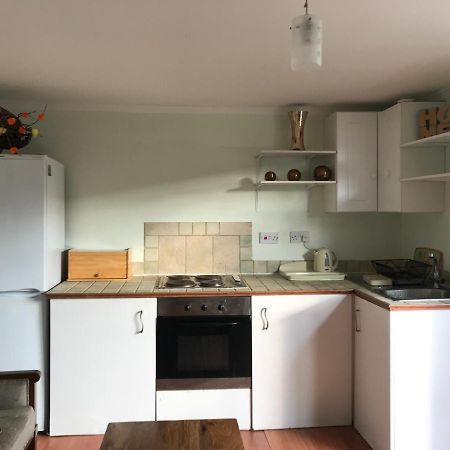 Cosy Cottage Annex In Fairlop Илфорд Экстерьер фото